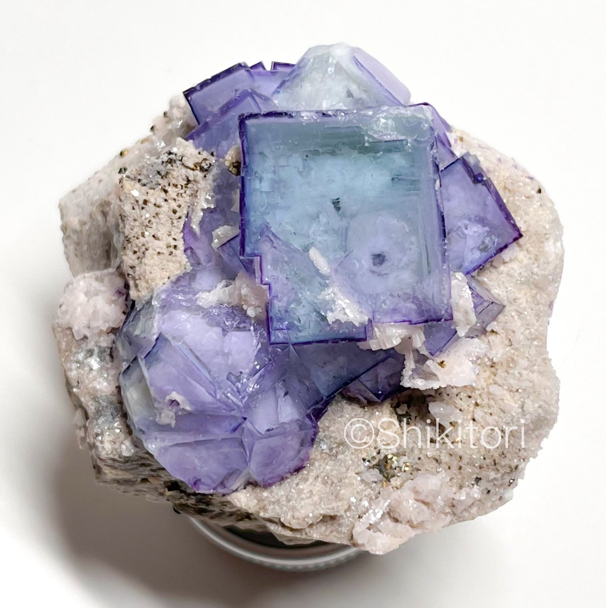 D194】ポーセリンフローライト Aタイプ ヤオガンシャン 原石 鉱物 標本