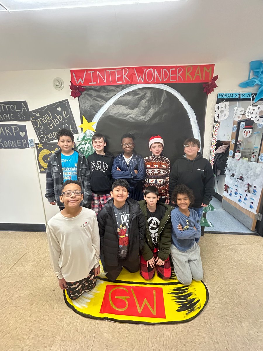 Happy Holidays from our HOMEroom to yours!❤️ #winterwonderRAM❄️🐏 <a href="/WHGWashington/">WHGW</a> <a href="/WhufsdRams/">Ram Pride</a>
