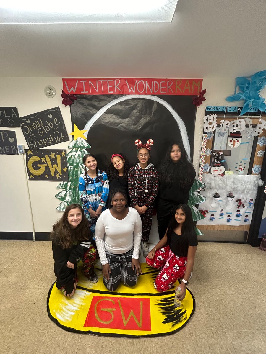 Mottola_Science's tweet photo. Happy Holidays from our HOMEroom to yours!❤️ #winterwonderRAM❄️🐏 @WHGWashington @WhufsdRams https://t.co/UBFpoBpICH