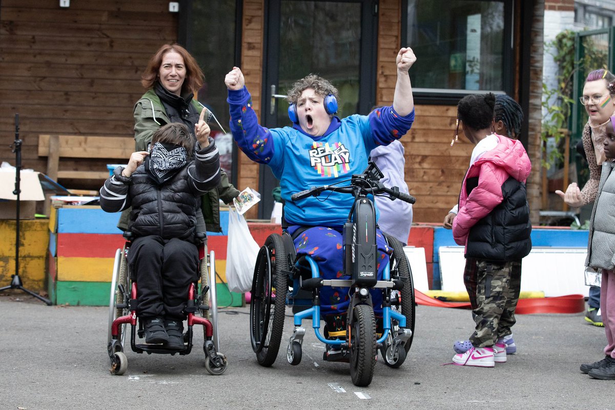 touretteshero's tweet photo. So pleased to see @OasisPlay are almost halfway to their target, the comments on their emergency appeal are very moving showing their huge value to @lambeth_council &amp; generations in Stockwell &amp; Kennington. They really need all our help now: https://t.co/bdlepD5CBT https://t.co/leJs5D3V7S