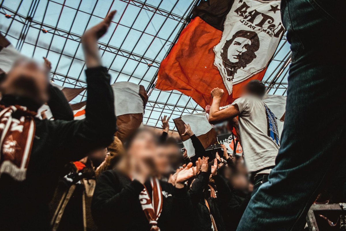 UltraFCSP2002's tweet image. Unsere Fotos vom Auswärtsspiel in Leverkusen sind online. #fcsp
usp.stpaulifans.de/copper/thumbna…