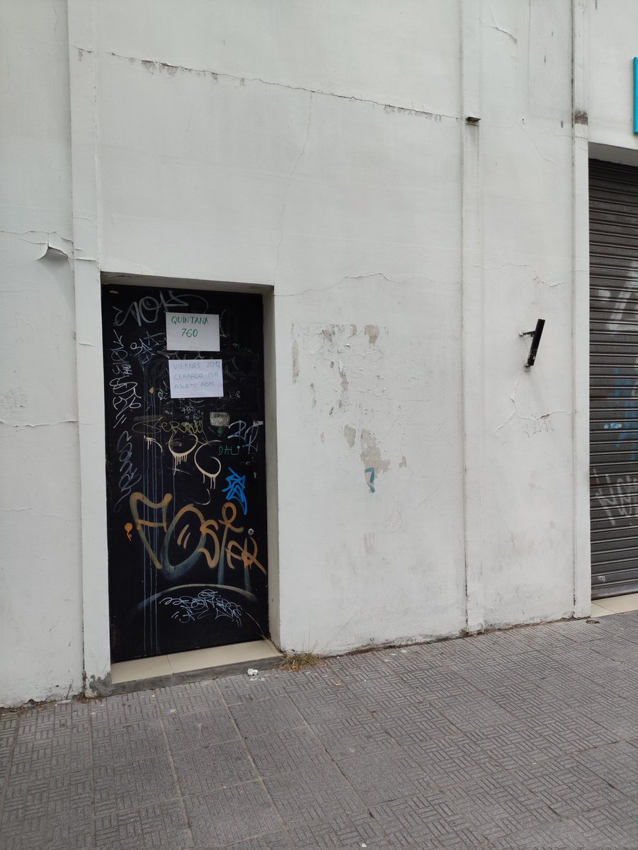 GESTUDIONEWS's tweet photo. El registro civil  (Burzaco) cerrado por asueto administrativo..  no tienen cara.. https://t.co/oX5tyl02ig