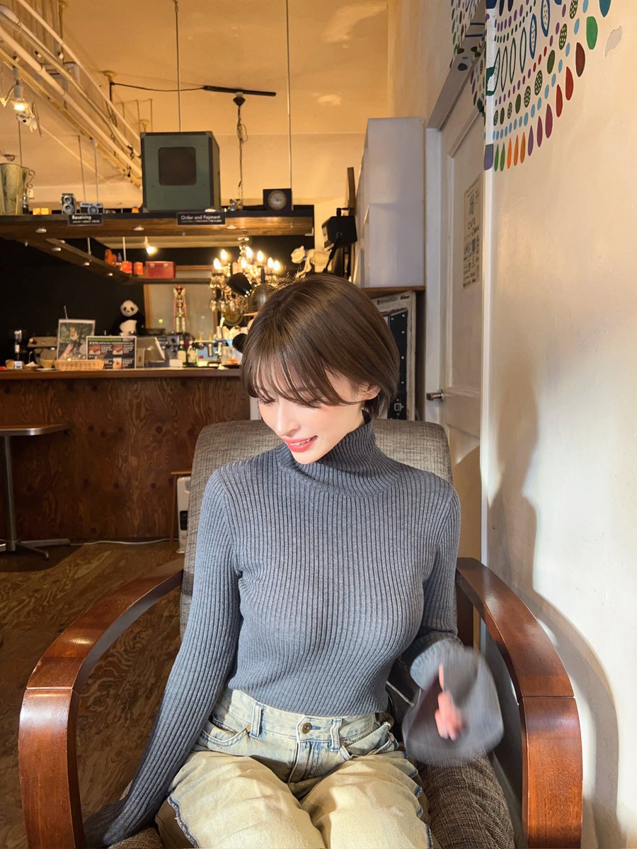 ショートヘア×タートルネックって最強？？