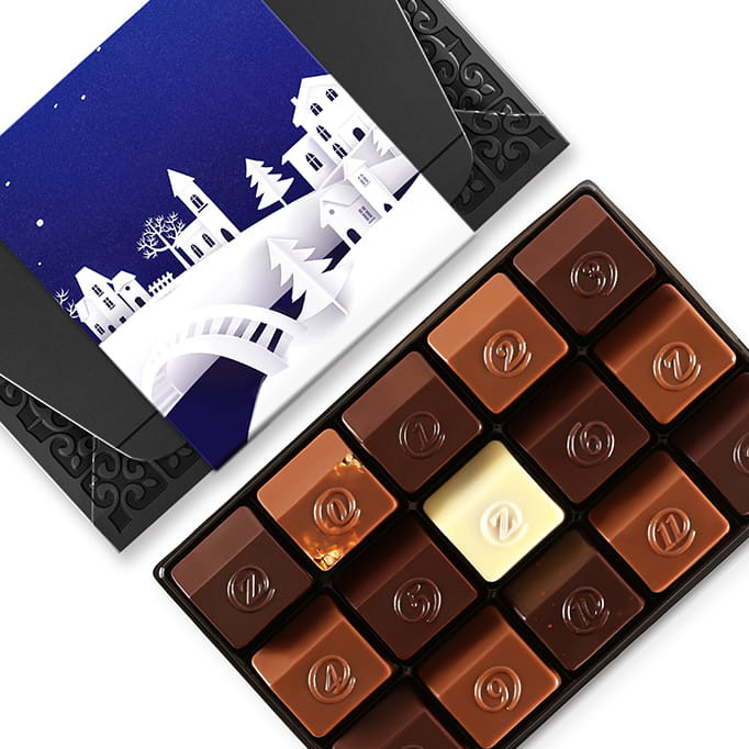 #FreebieFriday Follow &amp; RT
<a href="/lauramariescott/">Laura Marie</a> and <a href="/zChocolatTweets/">zChocolat</a>
to #win a luxury French Chocolates for Christmas #Competition #comp #DecemberWish