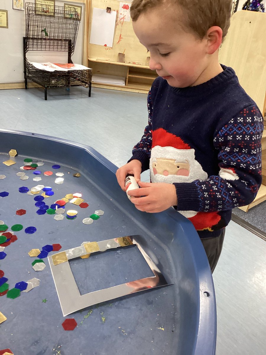 FountainPSLeeds's tweet photo. Droplets have been learning how to make a repeating pattern in maths this week. We chose two shapes then found the same again. #learningattheheart https://t.co/wsKQ36DD6o