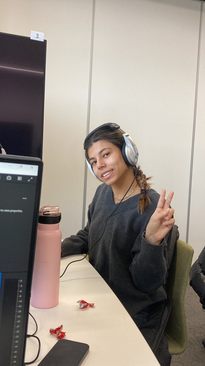 reallycerys's tweet photo. Assessed newsday in full swing 💪sports team today with @angeljsang @sheffjournalism https://t.co/SoI5H89Lpf
