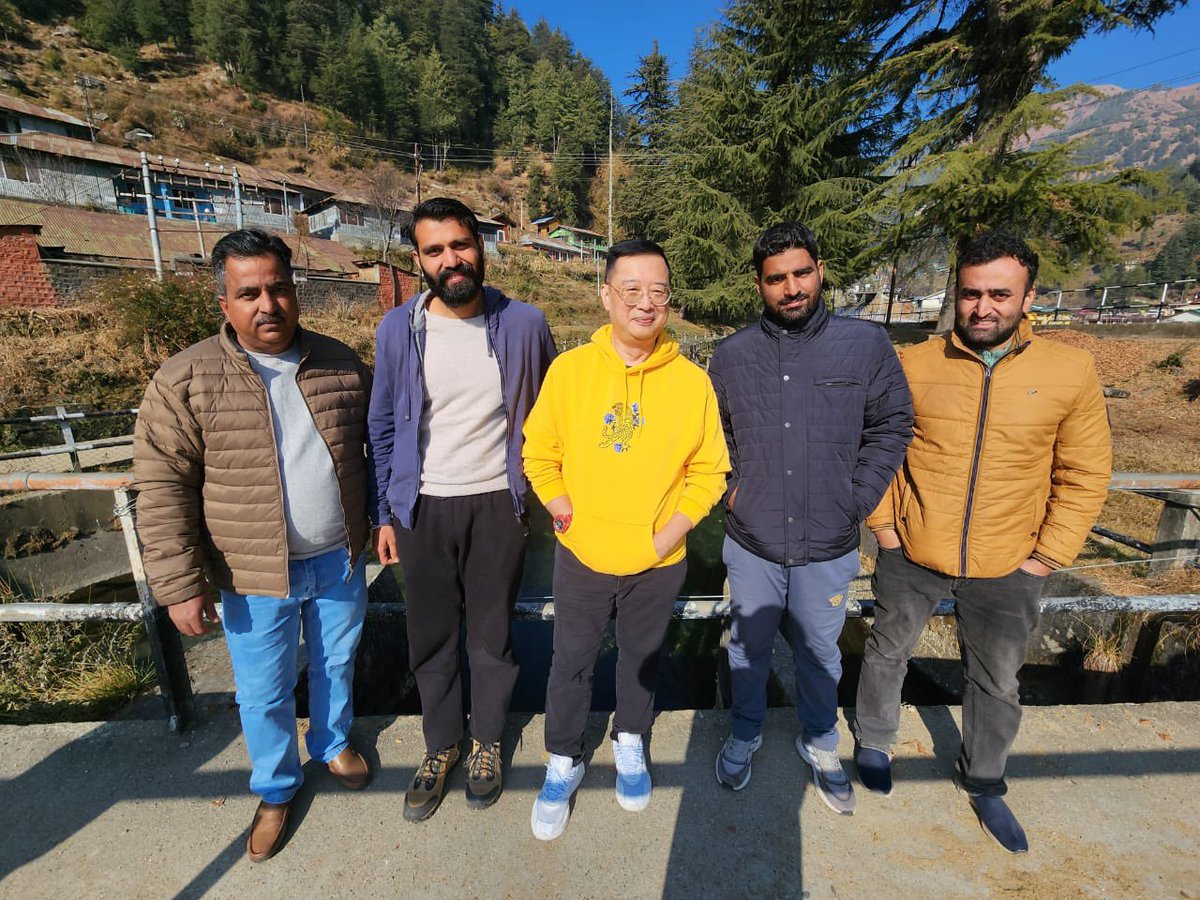 SGinIndia's tweet image. This is the gorgeous #BarotValley. Really Heaven on Earth in @GoHimachal_ . Thank you, #PSEB. 🙏🙏 HC Wong