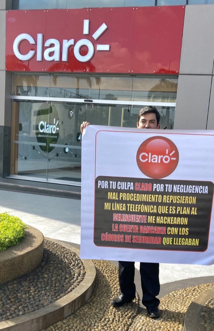 jcmorme23's tweet photo. @ClaroEcua @Paul_Egas @pepelucky10 Eso es mentira nunca dan solución a nada por su culpa me hackearon la cuenta como es posible que hacen la reposición de mi línea telefónica al delincuente con los códigos que llegaron me hicieron transferencia no autorizadas https://t.co/Vmi6sVidcz