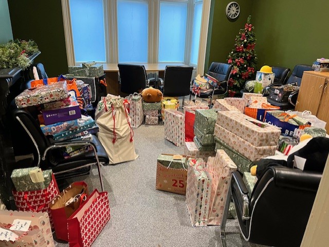 A huge thank you to Coalville Rugby Club for their generous toy donation this Christmas! 🎁 Your support means the world to us. 
On behalf of Freeva, The Jenkins Project, and The YP Project, we’re truly grateful! #ChristmasSpirit #CommunitySupport #ThankYou #EndDomesticAbuse