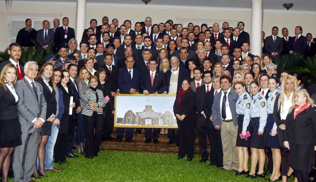 Hoy nos dejó el querido amigo y gran artista Koki Ruiz. Una gran pérdida para nuestro país y para el mundo del arte. Su legado de obras hechas con amor, como el retablo para la visita del Papa Francisco, será recordado por siempre. Mis condolencias a sus familiares y amigos.