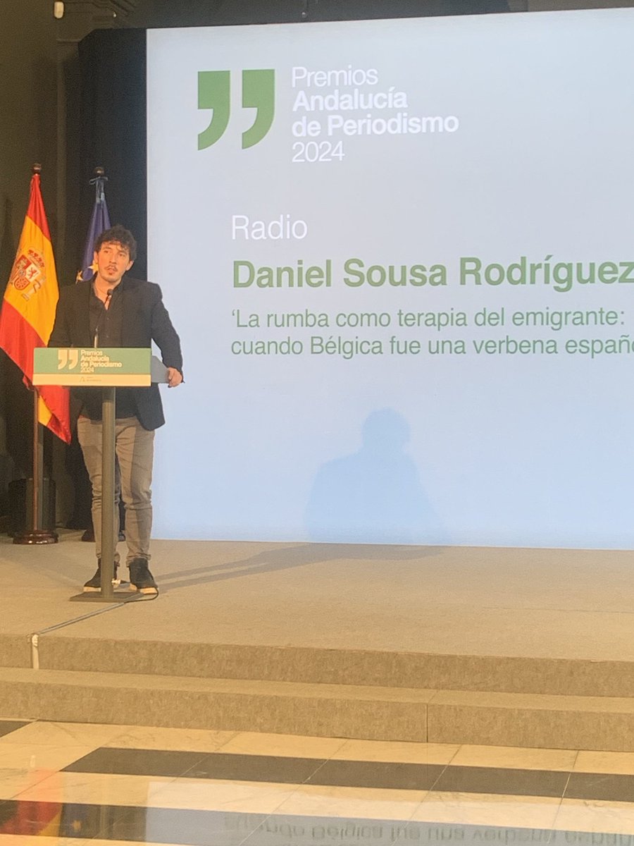 Paco Lobatón (@paclobaton) on Twitter photo Despedido ayer, premiado hoy. Daniel Sousa recibe su premio radiofónico el día después de haber sido despedido de <a href="/elpais_espana/">EL PAÍS España</a> Un alegato sobre la precariedad, valiente y por derecho. Que los beneficios de las empresas periodísticas no sean a costa de la precariedad. Despedido ayer, premiado hoy. Daniel Sousa recibe su premio radiofónico el día después de haber sido despedido de <a href="/elpais_espana/">EL PAÍS España</a> Un alegato sobre la precariedad, valiente y por derecho. Que los beneficios de las empresas periodísticas no sean a costa de la precariedad.