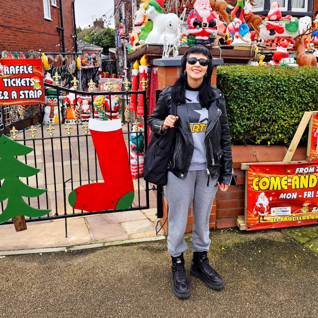 Sonic Boom Six π§π₯6οΈβ£ (@sonicboomsix) on Twitter photo visiting santa's grotto before our last album writing session of the year in blackpool πΌ visiting santa's grotto before our last album writing session of the year in blackpool πΌ