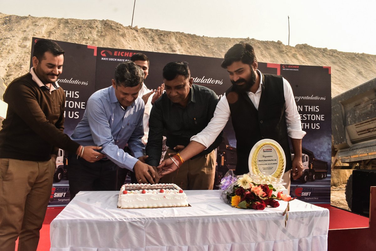 ETBIndia's tweet photo. Proud to deliver 20 units of Eicher Pro 8035XM E Smart Shift to P.C. Patel Infra Pvt. Ltd. in Singrauli, MP! Our 100+ vehicle deliveries since 2022 support India's growing mining industry
Know more: https://t.co/Ctx6hajlBV
#EicherBSVI #EUTECH6 #HCVTruck https://t.co/BHr2mhJBqE