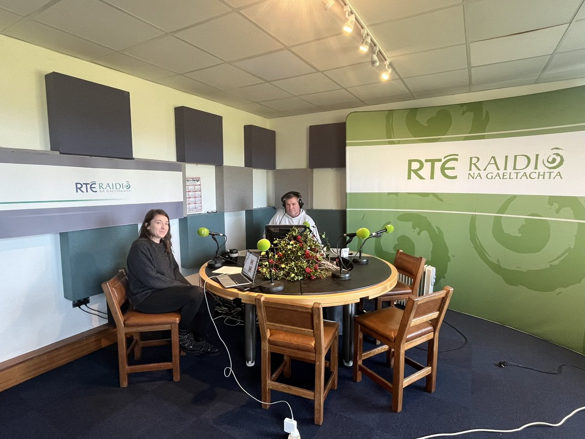 Saol ó Dheas RnaG (@saolodheas) on Twitter photo Clár na nduaiseanna ar an <a href="/saolodheas/">Saol ó Dheas RnaG</a> inniu…luach €3,500 ar na nduaiseanna! Tá <a href="/ediennico/">Dara Ó Cinnéide</a> & @Aoifva réidh. Clár na nduaiseanna ar an <a href="/saolodheas/">Saol ó Dheas RnaG</a> inniu…luach €3,500 ar na nduaiseanna! Tá <a href="/ediennico/">Dara Ó Cinnéide</a> & @Aoifva réidh.