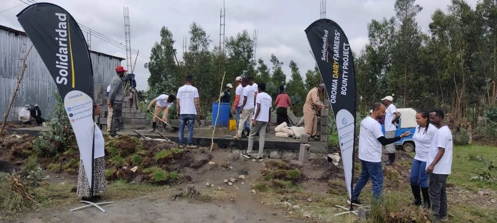 SolidaridadECA's tweet photo. Solar-powered milk coolers are transforming dairy farming in Ethiopia!  Solidaridad installed 500L cooling systems in Oromia, boosting sustainability &amp; livelihoods. Together, let's champion #ClimateSmart solutions! 🐄#Dairy #ChangeThatMatters https://t.co/ZBJtZ0V9Lj