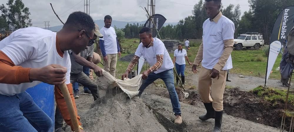 SolidaridadECA's tweet photo. Solar-powered milk coolers are transforming dairy farming in Ethiopia!  Solidaridad installed 500L cooling systems in Oromia, boosting sustainability &amp; livelihoods. Together, let's champion #ClimateSmart solutions! 🐄#Dairy #ChangeThatMatters https://t.co/ZBJtZ0V9Lj