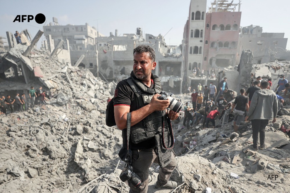 Jean-Marc Mojon (@mojoinparis) on Twitter photo Mahmud Hams, from <a href="/AFP/">AFP News Agency</a>'s stellar team of Gaza photographers, wins the Polka photo magazine's award for photographer of the year. Mabrouk!!! 💪📷🏆👏
<a href="/polkamagazine/">🗞️ Polka Magazine</a>
<a href="/MahmudHams/">Mahmud Hams</a> #Gaza #2024 <a href="/AFPphoto/">AFP Photo</a>
polkamagazine.com/mahmud-hams-pr… Mahmud Hams, from <a href="/AFP/">AFP News Agency</a>'s stellar team of Gaza photographers, wins the Polka photo magazine's award for photographer of the year. Mabrouk!!! 💪📷🏆👏
<a href="/polkamagazine/">🗞️ Polka Magazine</a>
<a href="/MahmudHams/">Mahmud Hams</a> #Gaza #2024 <a href="/AFPphoto/">AFP Photo</a>
polkamagazine.com/mahmud-hams-pr…