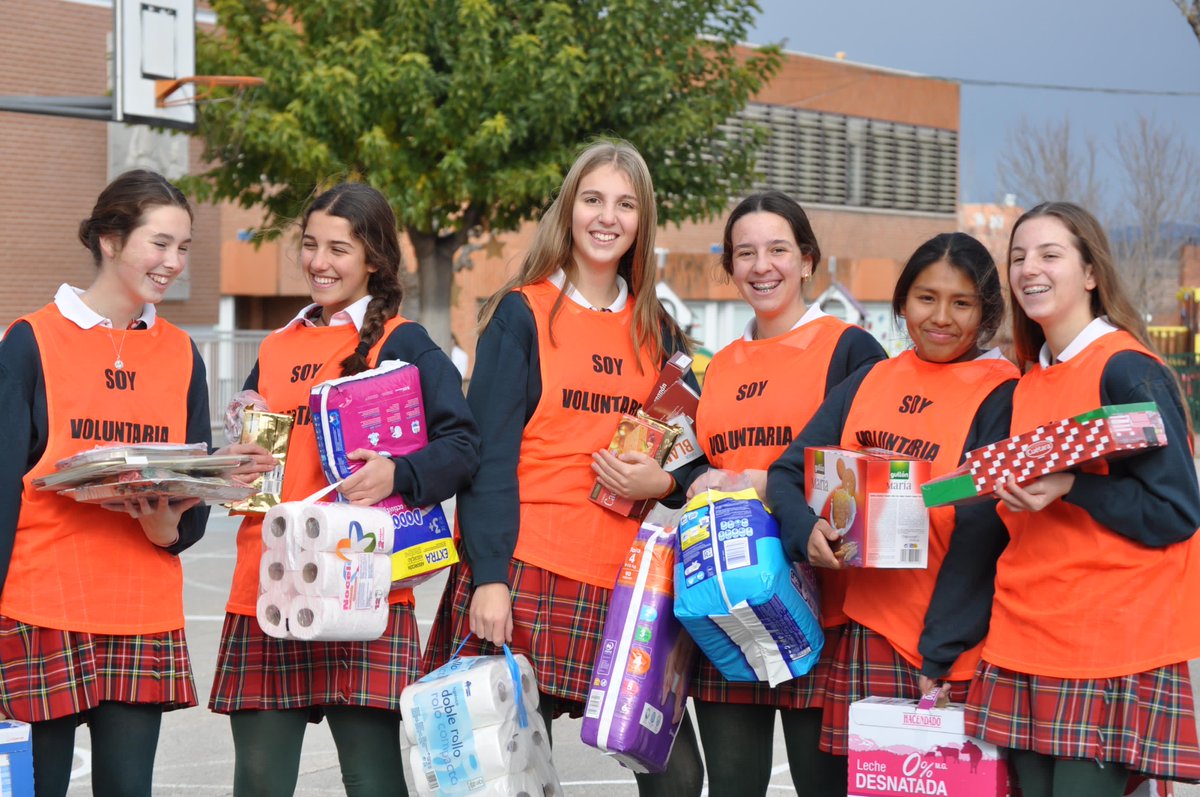 Fundación Toda Ayuda (@todaayuda) on Twitter photo Otro año más, las chicas de 4º ESO del <a href="/Montealto_cole/">Colegio Montealto</a> con su entusiasmo y solidaridad, han vuelto a colaborar con nosotros y la Asociación Nazaret en el reparto de alimentos, productos navideños y de primera necesidad.
#solidaridad #navidad #colegiomontealto #asociacionnazaret Otro año más, las chicas de 4º ESO del <a href="/Montealto_cole/">Colegio Montealto</a> con su entusiasmo y solidaridad, han vuelto a colaborar con nosotros y la Asociación Nazaret en el reparto de alimentos, productos navideños y de primera necesidad.
#solidaridad #navidad #colegiomontealto #asociacionnazaret