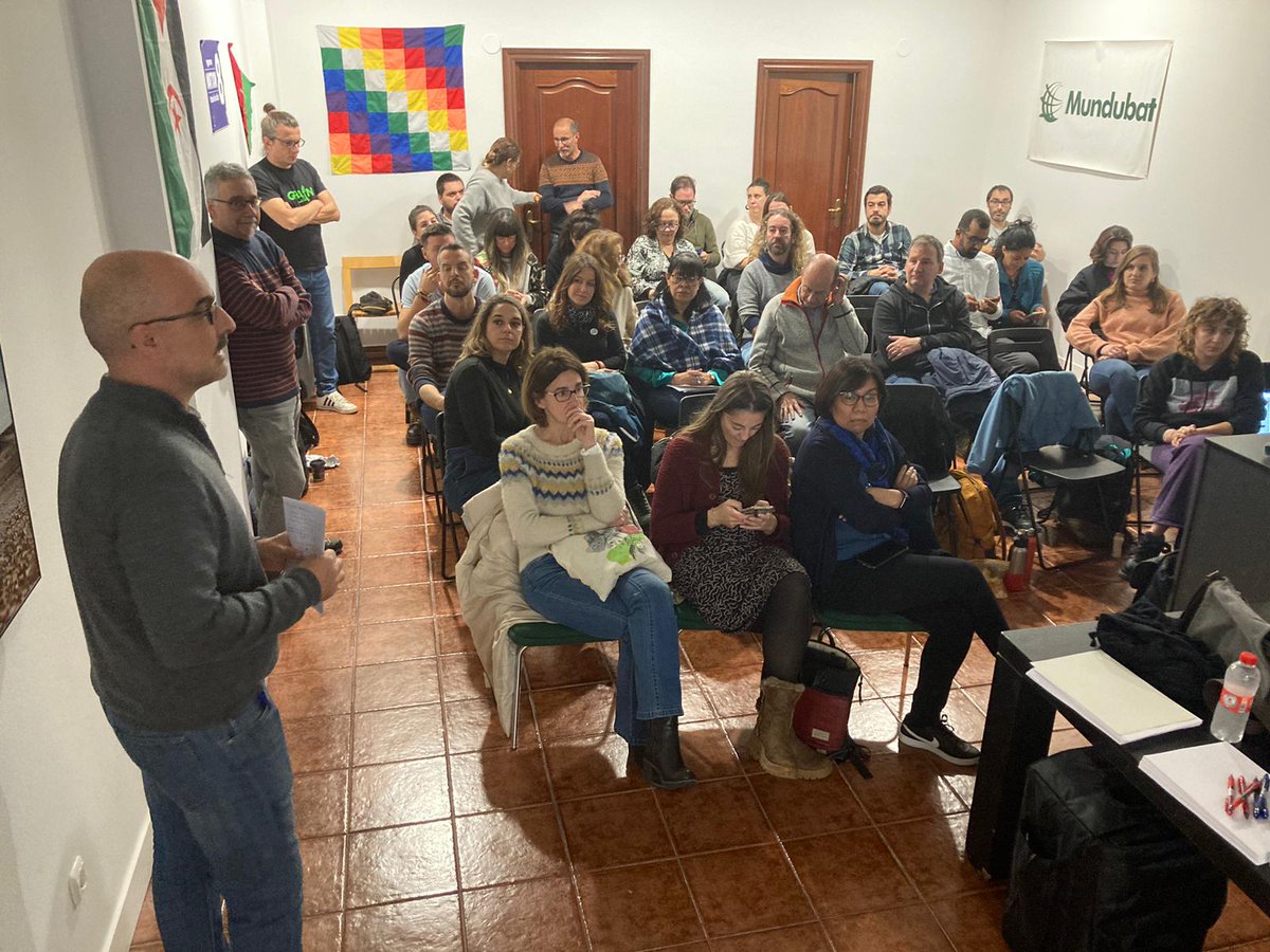 Mundubat (@mundubat) on Twitter photo "Para que la lógica militarista sea posible, hace falta crear condiciones determinadas: sacrificio, pobreza, reducción del Estado de bienestar... Y que la gente, las personas, lo percibamos como algo inevitable", valora <a href="/amontoro1979/">Antonio Montoro</a>, coordinador de Mundubat. "Para que la lógica militarista sea posible, hace falta crear condiciones determinadas: sacrificio, pobreza, reducción del Estado de bienestar... Y que la gente, las personas, lo percibamos como algo inevitable", valora <a href="/amontoro1979/">Antonio Montoro</a>, coordinador de Mundubat.