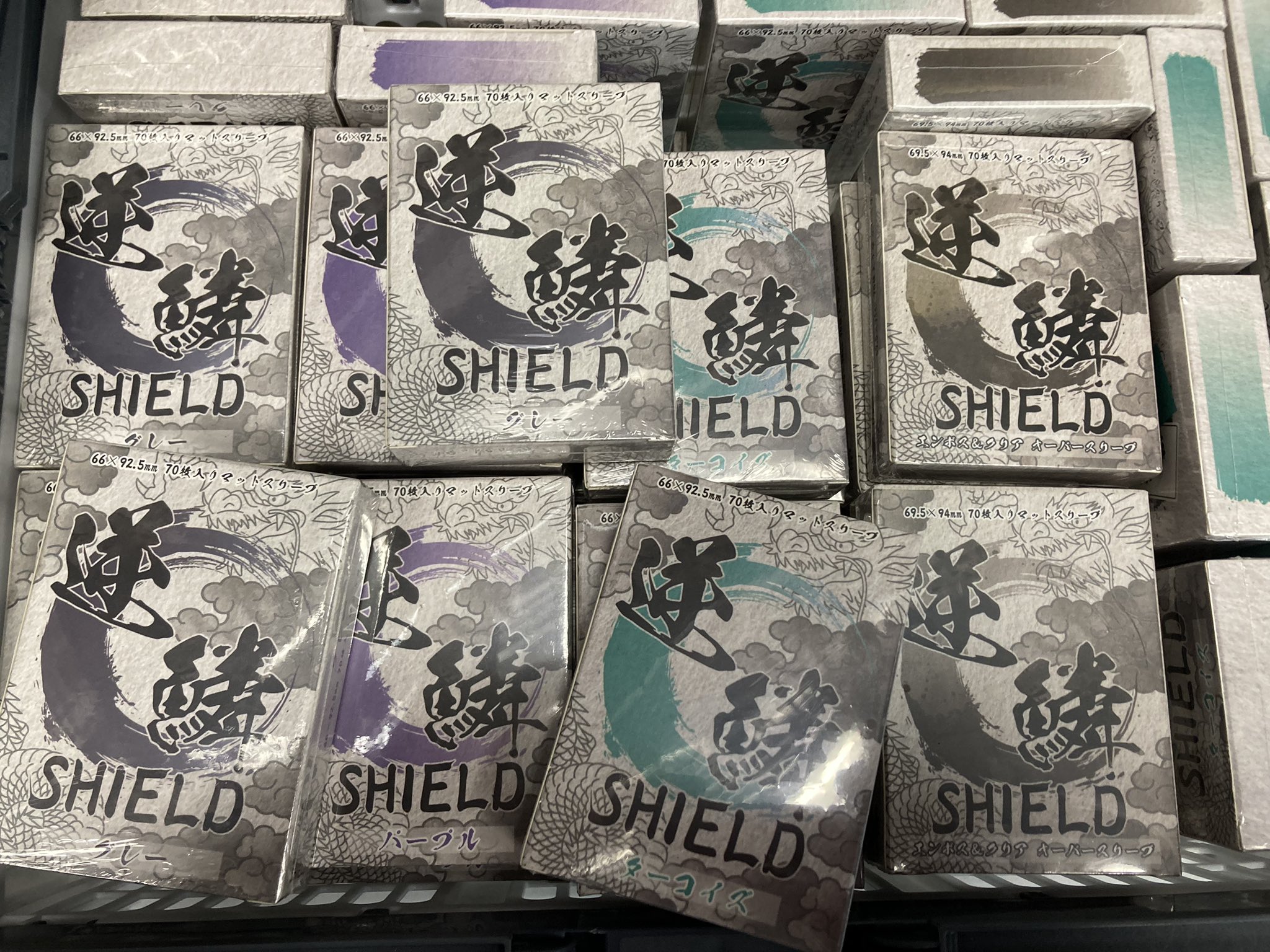 逆鱗SHIELD エンボス&クリア オーバースリーブ 70枚入り×2個