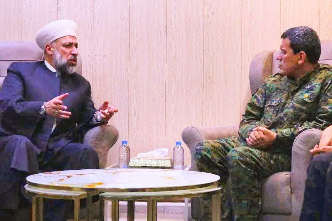 mirovatii1's tweet photo. SDF Genel Komutanı General Mazlum Kobani, Kürt alim Şêx Murşid Xeznewî’yi ağırladı. https://t.co/7jKX1AzAZm