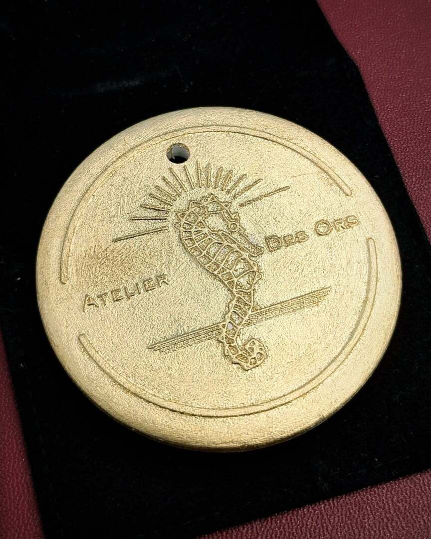 Dernier événement "parfum" de l'année 2024, la soirée Atelier des Ors x Jovoy Paris célébrant les 10 années de collaboration entre la marque et la boutique.

L'occasion de découvrir les emblématiques Lune Féline, Rose Omeyyade et Rouge Sarây dans une édi… instagr.am/p/DDzNWynoV_8/