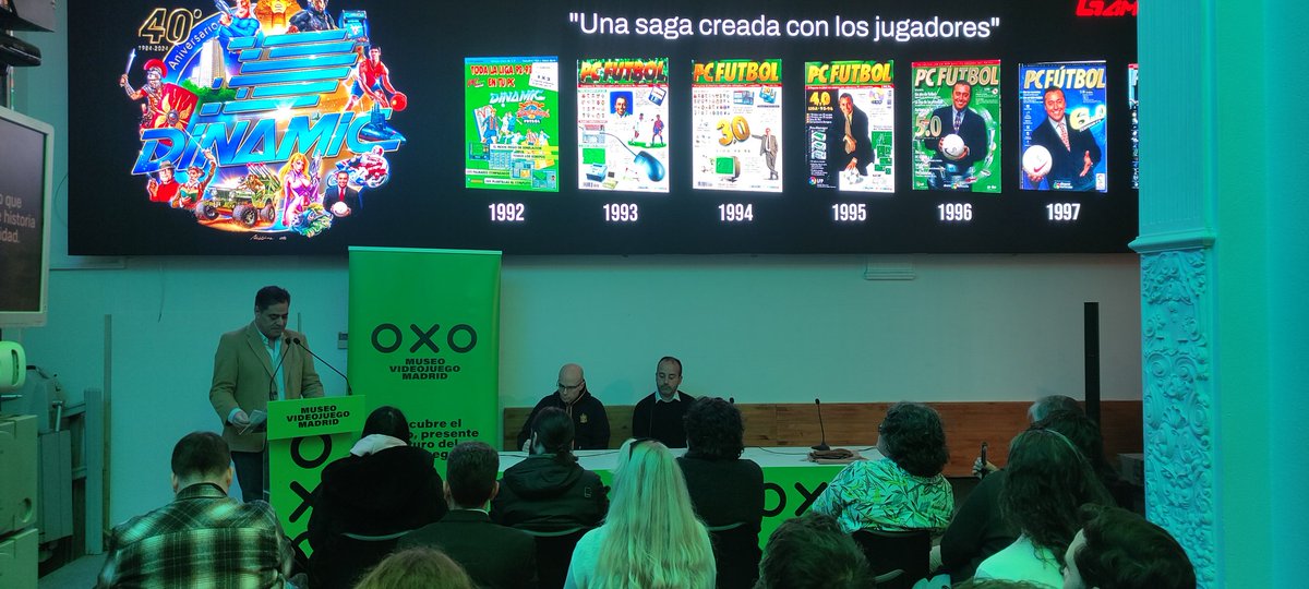 Ya ha empezado la presentación de nuestro libro "Los PC Fútbol de Dinamic Multimedia" en <a href="/OXOMuseoMadrid/">OXO Museo del Videojuego Madrid</a>. El gran <a href="/Pablo_Dinamic/">Pablo Ruiz Tejedor</a> está compartiendo anécdotas sobre la creación de los juegos.  :__>