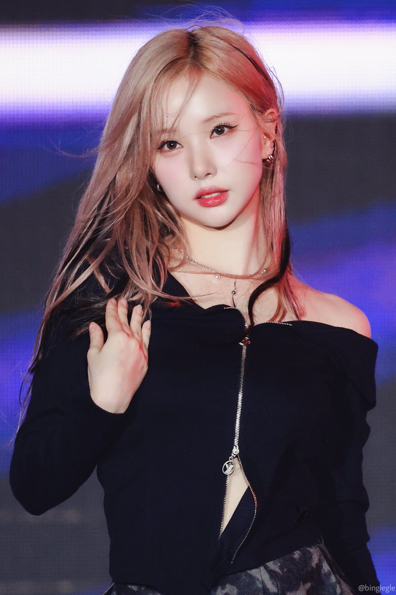 binglegle's tweet photo. 241018
#비비지 #VIVIZ #은하 https://t.co/86iGUqVP4o