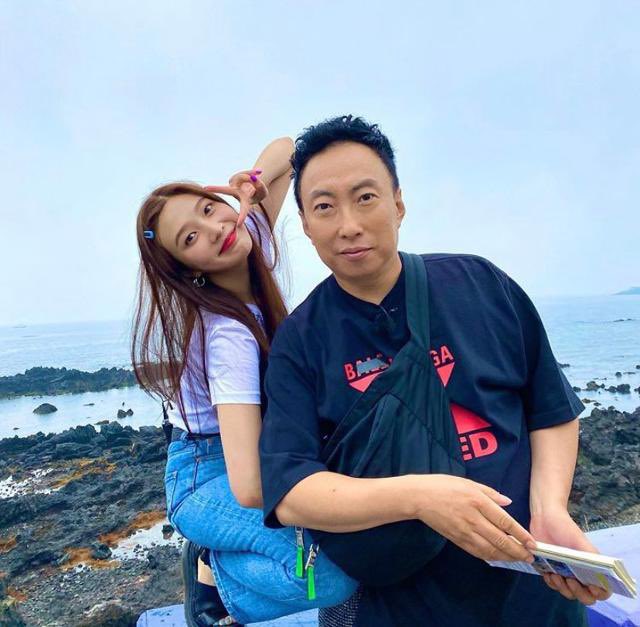 joyfications's tweet photo. park myungsoo on joy: "i know the reporters love me a lot, please one of you just write that i miss joy. i miss joy so much. we have so many memories together. i also took pictures of her. i haven't seen her in years. i think it's been 2-3 years. she's a friend with many charms." https://t.co/XKHarHaEwL