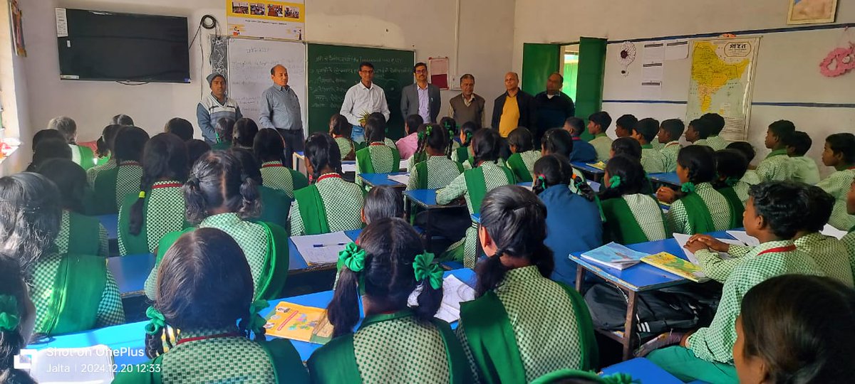 JepcJharkhand's tweet photo. राज्यस्तरीय अनुश्रवण टीम में शामिल पदाधिकारियों द्वारा आज भी राज्य के विभिन्न जिलों के सरकारी विद्यालयों में भ्रमण कर शिशु पंजी, 'अपार' आईडी, रूप आउट, आउट ऑफ़ स्कूल के अद्यतन कार्यो की समीक्षा की गयी। इस दौरान निरिक्षण दल में शामिल पदाधिकारियों ने विद्यालयों में समग्र शिक्षा से जुड़े कार्यक्रम और योजनाओ की भी विस्तृत समीक्षा की और आवश्यक दिशा निर्देश दिए। 
#ShishuPanji #APAAR #OoSC #DropOut #SamagraShiksha #Education
