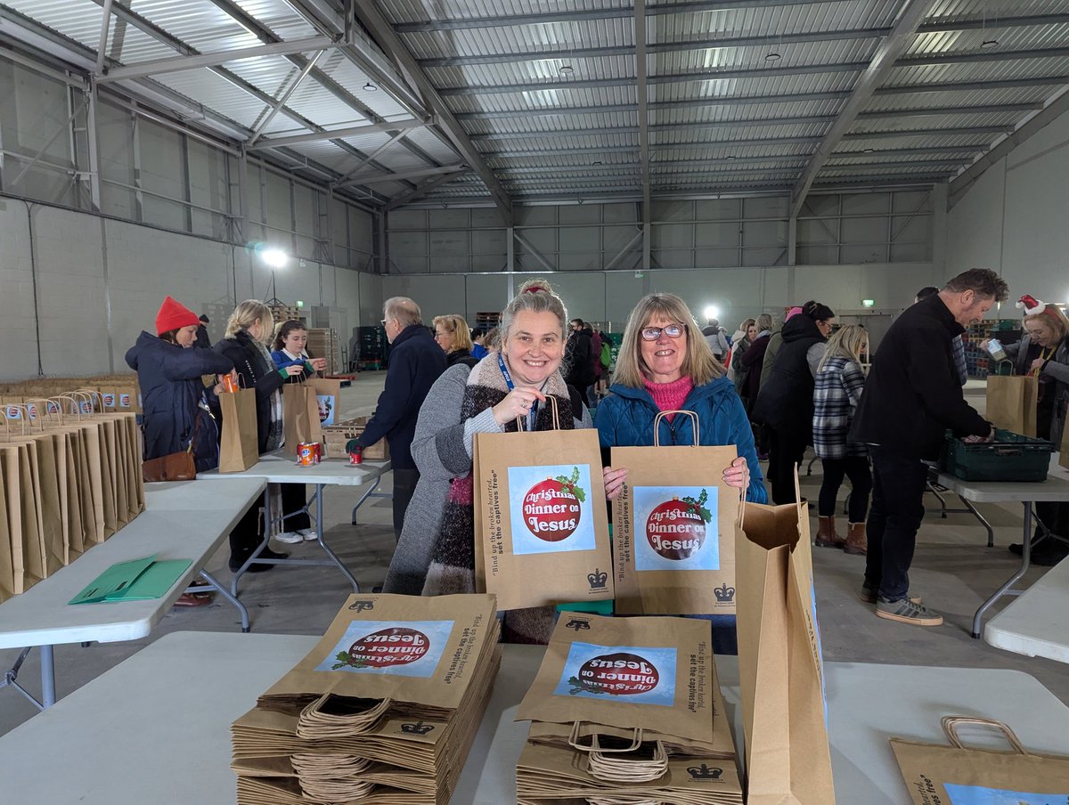 UrbanOutreachUK's tweet photo. 🎄❄️ Christmas Dinner on Jesus 2024 🎄❄️

We had a great day yesterday packing our 400 single person household hampers! We're so grateful to everyone for such a great week - not only has everyone been enthusiastic, there's been such a great atmosphere when packing! 🙌 https://t.co/MdQcV45yQ6