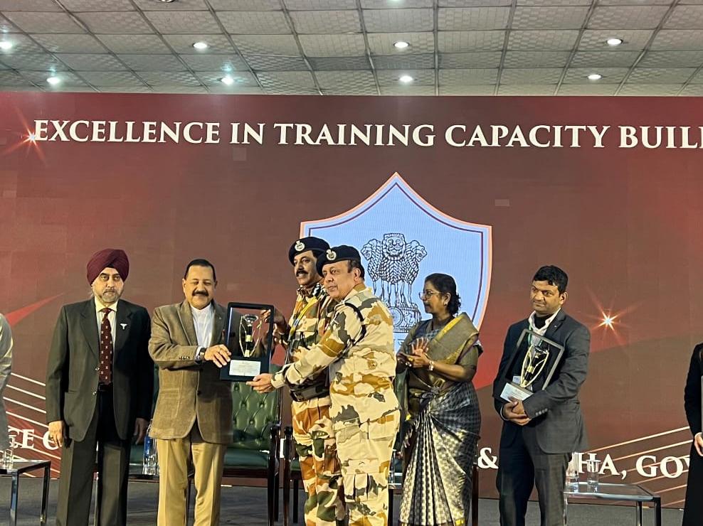 ITBP_official's tweet photo. Dr. Vinod Kumar, ADG (Med) &amp; Dr. Vivek Mathur, DIG (Med), were honoured with the prestigious Award for Excellence in Training &amp; Capacity Building by Hon’ble Minister Sh. Jitendra Singh during Safe And Sustainable Hospitals (SASH)-2024 in New Delhi. A proud moment for #ITBP! https://t.co/Ne1siT5oFu