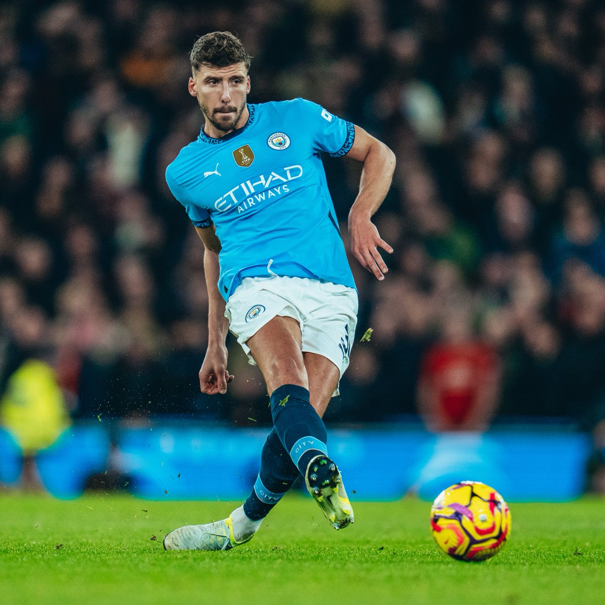 ManCity's tweet image. PEP 💬 [Ruben Dias will be out for] three or four weeks. It&apos;s muscular. [He played] 75 minutes against United and he felt something but he is so strong and wanted to stay on the pitch.