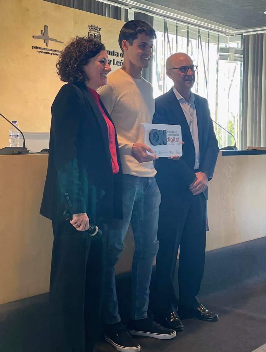 El 12 de diciembre, nos reunimos en Valladolid representantes de centros de capacitación digital de CyL,  para compartir experiencias y buenas prácticas
En el CEPA_Mateo hemos ayudsdo a más de 130 personas a mejorar sus competencias digitales
#PlanDeRecuperación #CCDCYL #MEFP_CCD