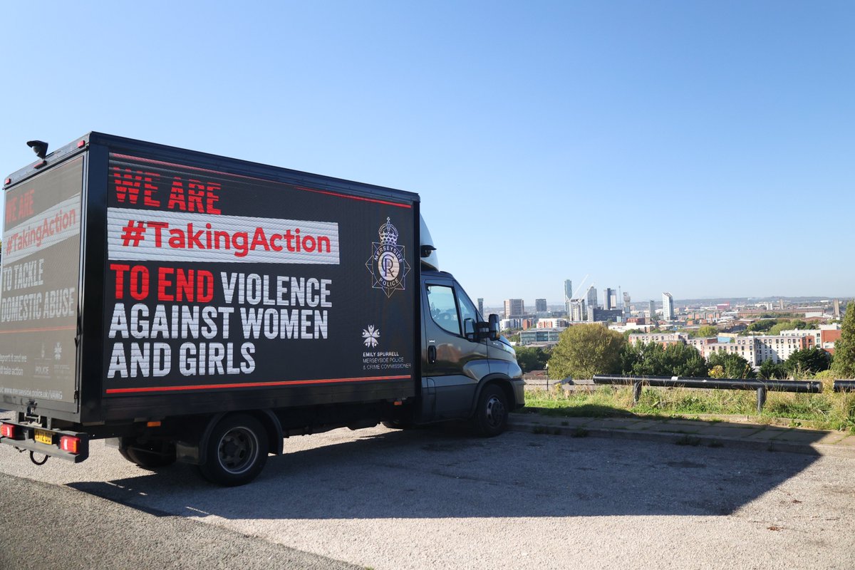 MerseysidePCC's tweet image. My Christmas e-newsletter is out now! 🎄

This month's edition features:

🔶a spotlight on the work to #TakeAction against Violence against Women and Girls
❌None for the road - @merseypolice's crackdown on drink and drug driving 
⚽️Our #SheInspires programme on tour
📔The…