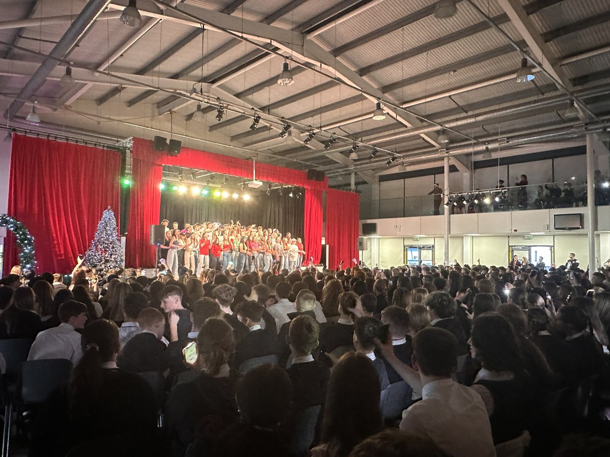 Huge congratulations to <a href="/HermitageSocSub/">HermitageSocialSubs&RMPS</a> and our amazing S6 for putting on the most fantastic Festive Showdown in aid of <a href="/Beatson_Charity/">Beatson Cancer Charity</a> ⛄️🎅🏻🌲 The entire <a href="/HermitageAcad/">Hermitage Academy</a> community are very proud of you 👏👏👏👏👏👏👏