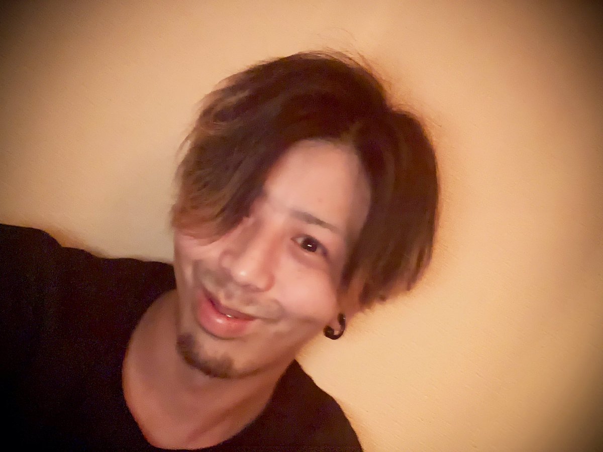 KOH0530's tweet photo. 生存確認めちゃくるけん投稿するけど、生きてますよー

仕事も変わらず古着屋やしなんなら充実しておりまんがな

家でも仕事の事考えてるけんSNS投稿してないだけですん https://t.co/FXGyMGGhss