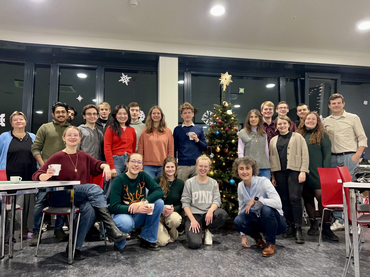 Andrea Rentmeister (@rentmeisterlab) on Twitter photo This year was intense. But we have now settled into our new scientific home <a href="/LMU_Muenchen/">Universität München</a>. Big thanks to my amazing group 👏💪🙏 We wish everyone happy and relaxing holidays. 😊🎄🦃 This year was intense. But we have now settled into our new scientific home <a href="/LMU_Muenchen/">Universität München</a>. Big thanks to my amazing group 👏💪🙏 We wish everyone happy and relaxing holidays. 😊🎄🦃