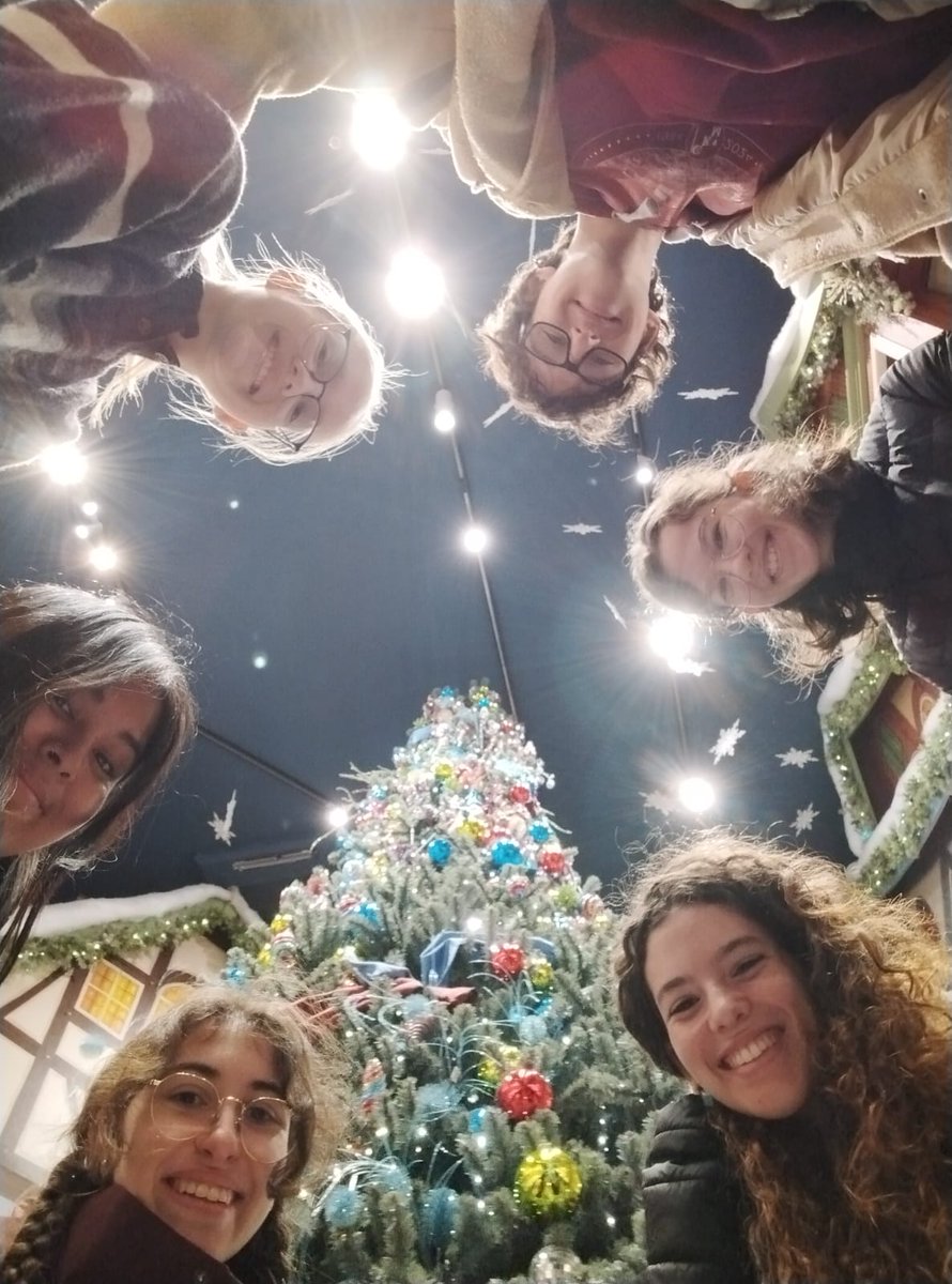 plafarreras's tweet photo. Avui finalitzem aquest primer trimestre amb diferents propostes que ens preparen pels dies de celebració que s'apropen, i ens serveixen per desitjar a tothom unes bones festes i el millor pel nou any 2025!
🎄🎄✨ https://t.co/H0rYEnyVTi