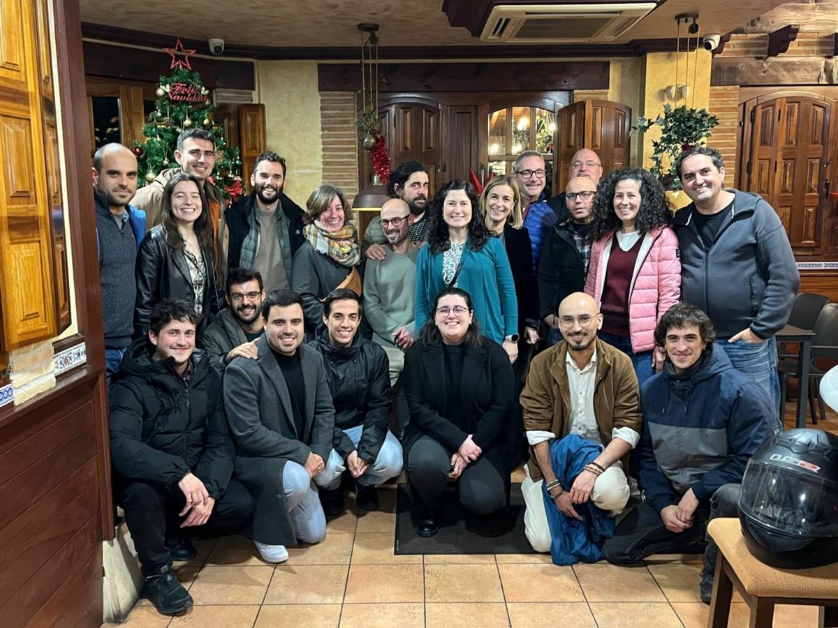 📸 Foto de familia de los miembros del Santander Meteorology Group

🎄Os deseamos una feliz Navidad🎅 y un próspero año nuevo! 🎆