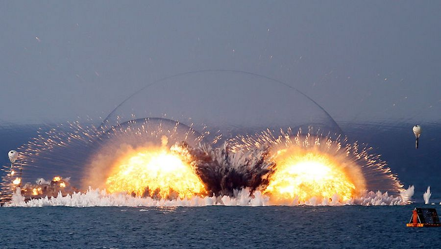 UWECWorkGroup's tweet photo. 1/🌊The war is having a significant effect on the #environment, and in particular on the Black Sea and Sea of Azov. Read more at the link: https://t.co/n1xiaTHPBC
📷Image: A thermobaric bomb explodes during #Russia’s Kavkaz 2016 military exercises at the #Opuk training ground (Source:BlackSeaNews)