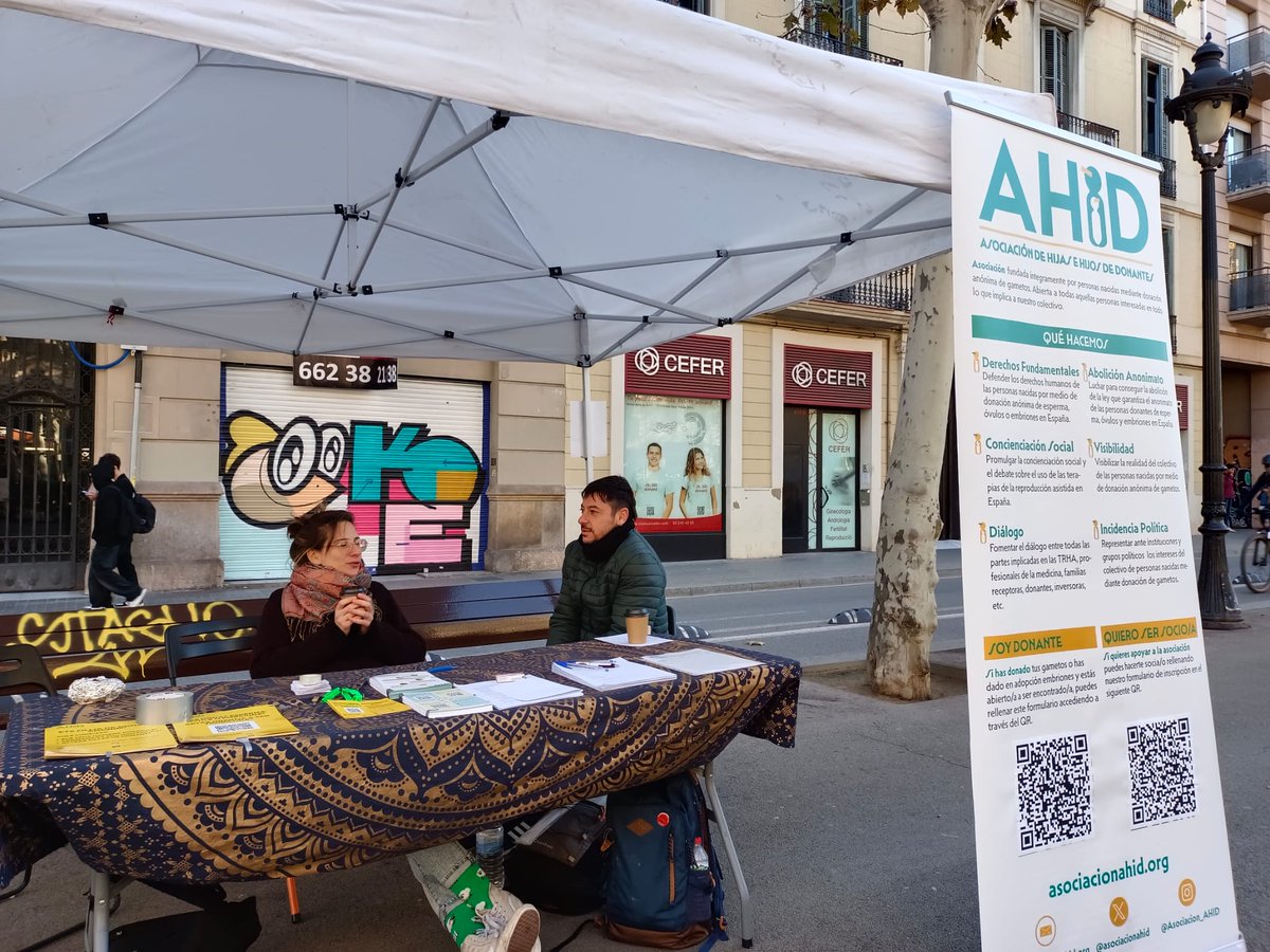 Hoy estamos en Gran Vía de Barcelona para informar de la asociación y las campañas en marcha para la abolición del anonimato en las donaciones de gametos. Si las quieres conocer de primera mano te esperamos.

#asociacionahid #reproduccionasistida #abolicionanonimato