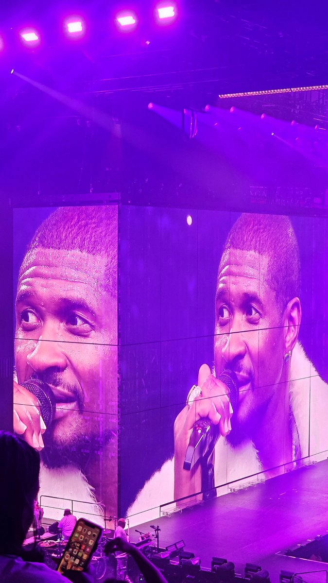 💜 <a href="/Usher/">Usher Raymond IV</a> ✨️🥂