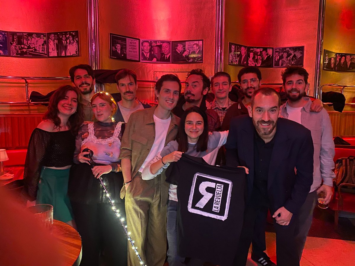 El equipo de guion de <a href="/LaRevuelta_TVE/">La Revuelta</a> os desea Felices Fiestas 
❤️❤️❤️🎄🎄🎄☃️☃️☃️