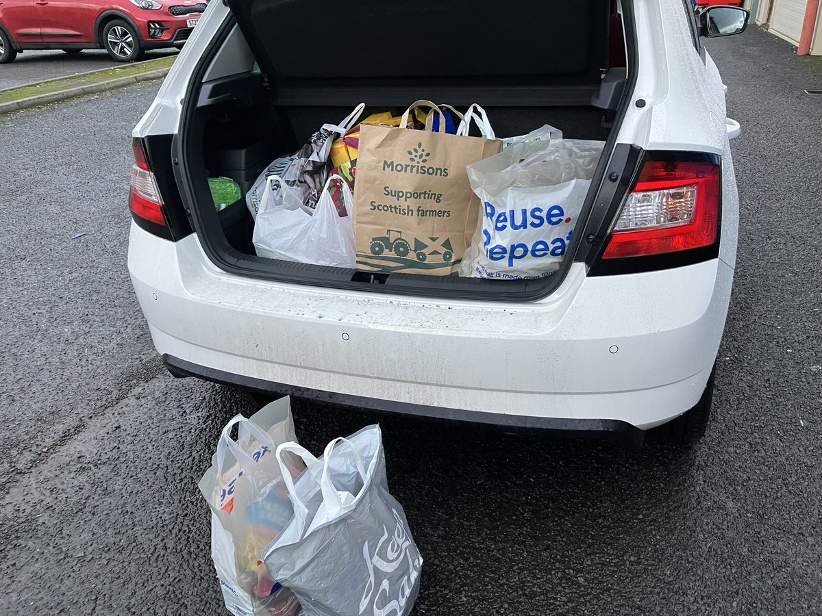 Our P7 house captains did a super job organising a food collection for the Edinburgh Food Project. Thank you everyone.