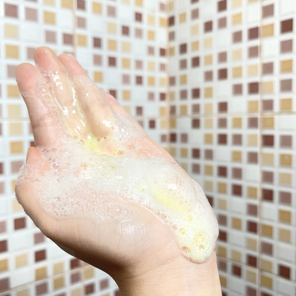 skinbytania's tweet photo. akhirnya MENAMATKAN pencarian body wash yang MENCERAHKAN tanpa bikin kering….

pake BIODEF‼️ udah jadi ANDALAN karena ada ANTISEPTIK dan juga bisa MENCERAHKAN😃☝🏻

gak heran produk ini bagus ternyata dari PARAGON guysss😮‍💨 https://t.co/47hicxBeS8