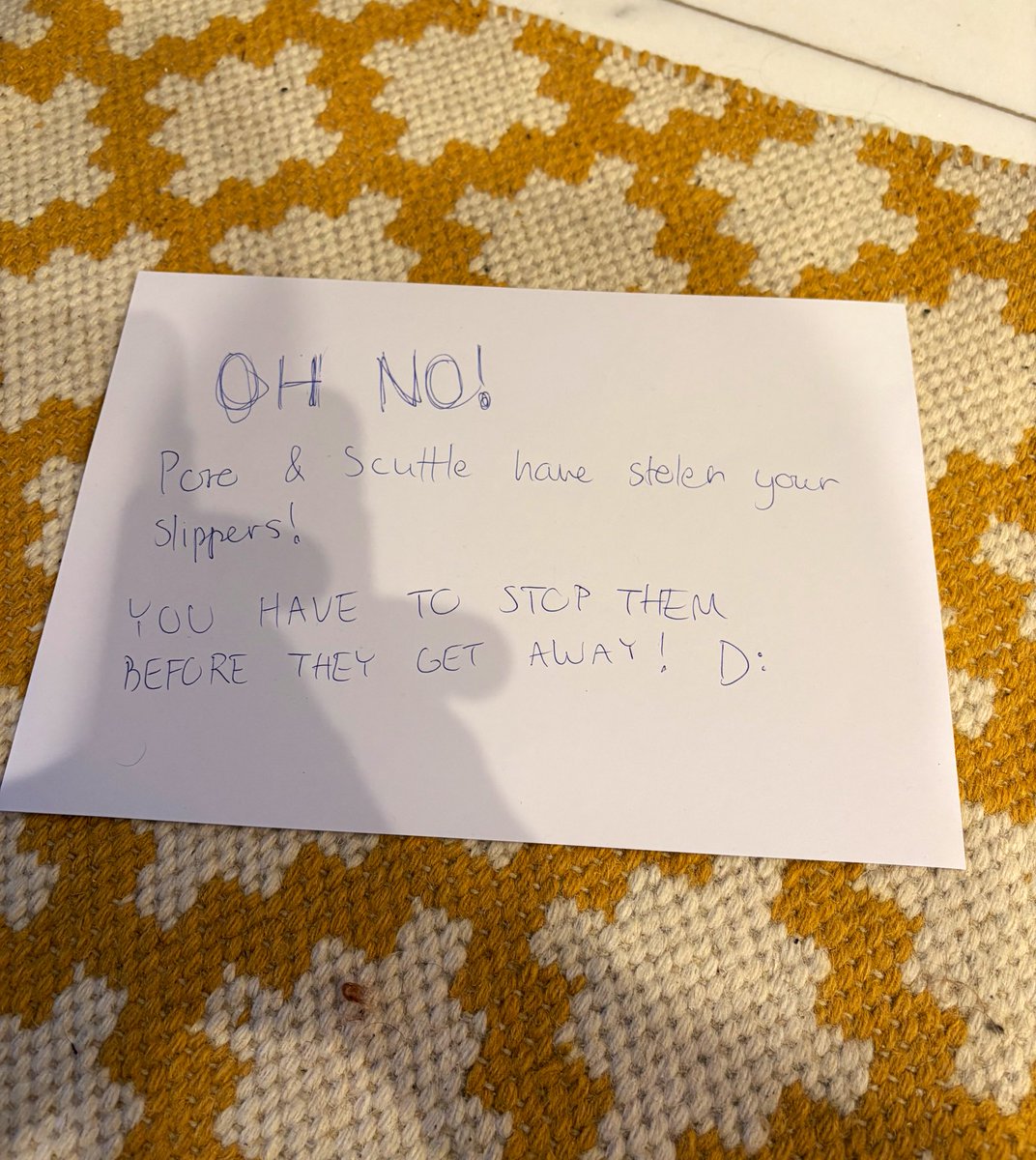 DumbsYT's tweet photo. This is what happens when your gf has a normal job and wakes up 4 hours before you 😭😭😭 https://t.co/697JVcMGGz