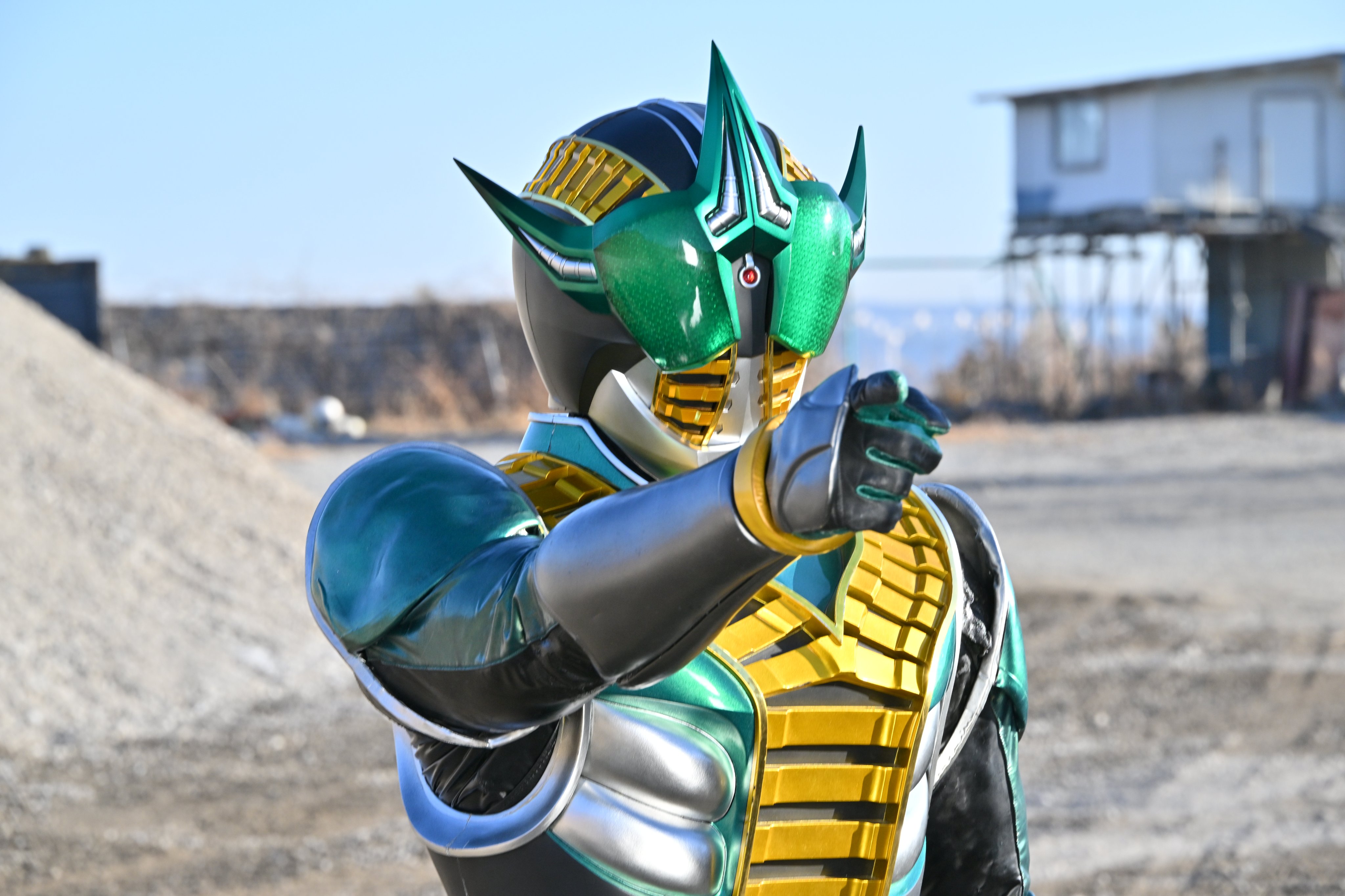 仮面ライダーアウトサイダーズ【公式】 (@krOUTSIDERS) / X