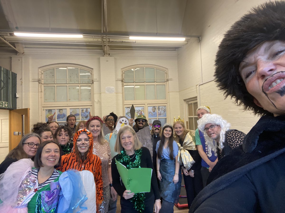 Wishing everyone in the Rosendale community a relaxing Christmas break and a Happy Healthy New Year.  We reopen on Tuesday 7 January 2025. #pantoperformers