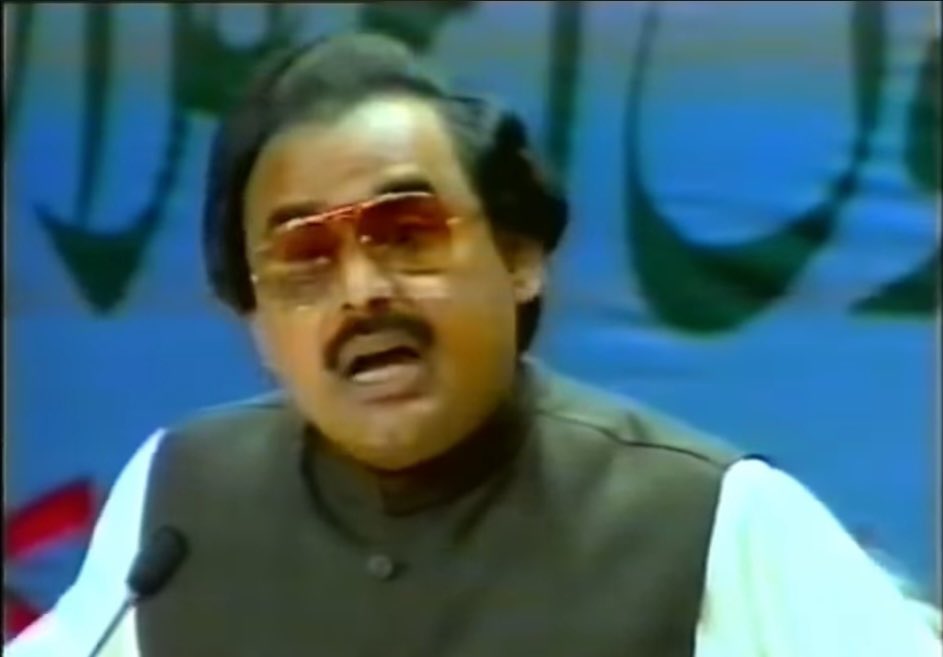 AltafHussain_90's tweet photo. میں نے آج سے 27 سال قبل پاکستان میں جاری کرپٹ نظام کے بارے میں جن خیالات کا اظہار کیا تھا اس پر آج بھی قائم ہوں۔ میں نے 22 مارچ 1997 کو لندن کے لوگن ہال میں ایم کیو ایم کے 13 ویں یوم تاسیس کے اجتماع سے جو خطاب کیا تھا اسے ایم کیو ایم کی سوشل میڈیا ٹیم نے میرے یوٹیوب چینل پر اپ لوڈ کیا ہے جس کا لنک منسلک ہے۔ میری آپ سے گزارش کہ آپ وقت نکال کر اس خطاب کو ضرور دیکھیں۔ میں اس پر آپ کے تبصرے کا متمنی رہوں گا۔ 
https://t.co/He5JbSTxWZ